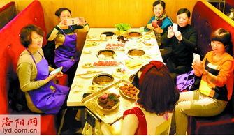 洛阳餐饮住宿服务迈入智能时代 首款餐饮服务智能机器人正式上岗